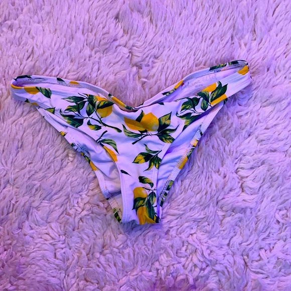 Cinched Butt Lemon Print Bikini Bottom - Picture 1 of 3